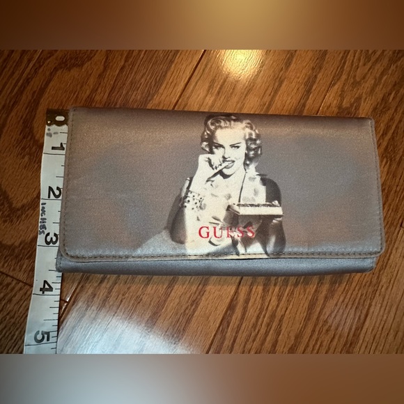 Guess Novelty wallet (limited edition) - Picture 5 of 6